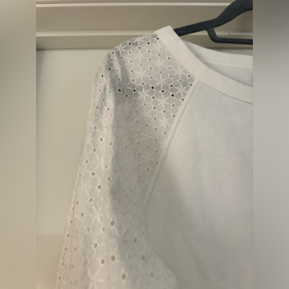 Gap size L “new off white” sweatshirt, eyelet sleeves. NWOT, sold out at Gap! - Picture 3 of 13